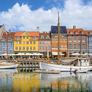 Sanders Square - Spacious Six-bedroom Near Amalienborg Apartment